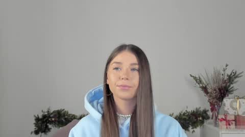 Snapshot of violetta_finch chatting on December 17, 2024, 8:23 am violetta_finch online show from December 17, 2024, 8:23 am