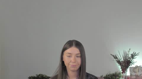 Snapshot of violetta_finch chatting on December 19, 2024, 8:45 am violetta_finch online show from December 19, 2024, 8:45 am