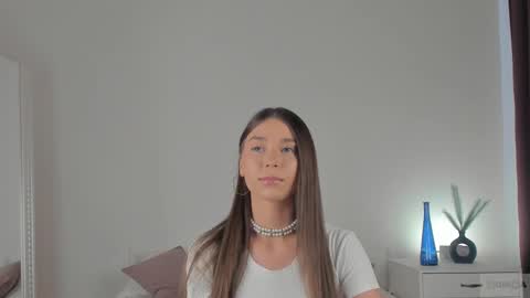 Snapshot of violetta_finch chatting on February 17, 2025, 10:18 am violetta_finch online show from February 17, 2025, 10:18 am