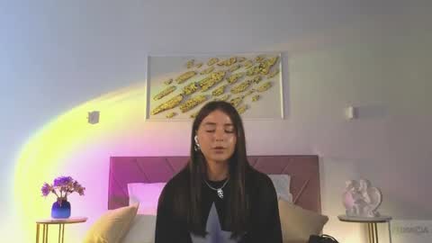 Snapshot of violetta_finch chatting on June 5, 2026, 10:32 am violetta_finch online show from June 5, 2026, 10:32 am