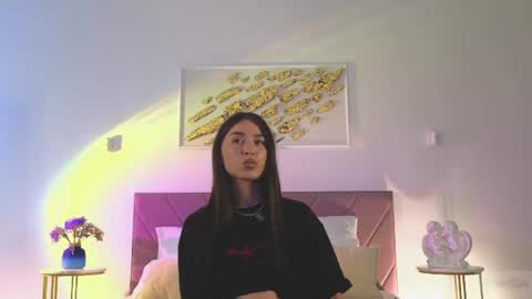 Snapshot of violetta_finch chatting on June 11, 2026, 10:57 am violetta_finch online show from June 11, 2026, 10:57 am