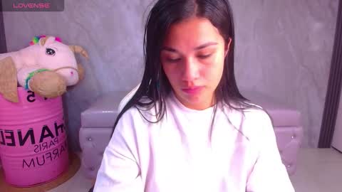 Violetta  online show from November 20, 2025, 3:18 am