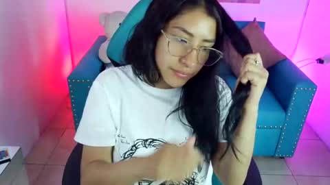 Snapshot of violetta_m_ chatting on June 24, 2026, 4:17 pm Violeta online show from June 24, 2026, 4:17 pm