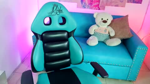 Snapshot of violetta_m_ chatting on July 8, 2026, 6:01 pm Violeta online show from July 8, 2026, 6:01 pm