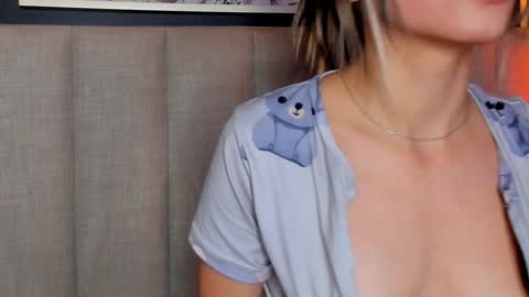 Snapshot of violetta_nur chatting on January 24, 2025, 8:34 am Violetta nur online show from January 24, 2025, 8:34 am