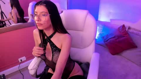 Snapshot of violetta_nur chatting on March 12, 2025, 9:45 pm Violetta nur online show from March 12, 2025, 9:45 pm