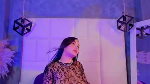 Snapshot of violetta_rose_ chatting on June 4, 2026, 11:00 pm violetta online show from June 4, 2026, 11:00 pm