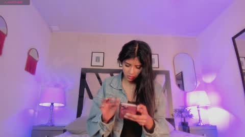 Snapshot of violettaa_stone chatting on April 1, 2026, 3:51 am Violettaa online show from April 1, 2026, 3:51 am