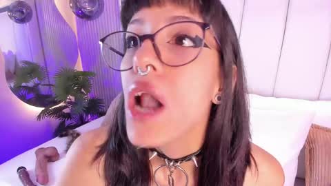 violettacolinss online show from May 21, 2026, 11:39 am