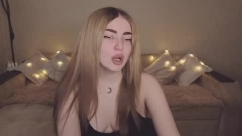 ViolettaOtis online show from November 12, 2025, 12:16 pm