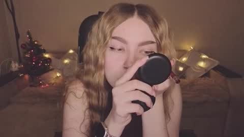 ViolettaOtis online show from December 16, 2025, 2:33 pm