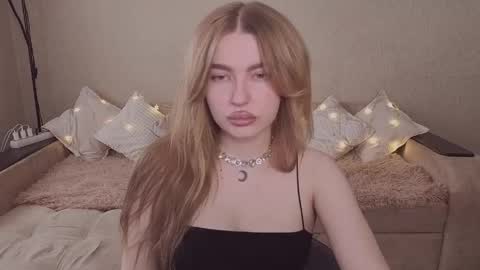 ViolettaOtis online show from April 19, 2026, 9:52 am