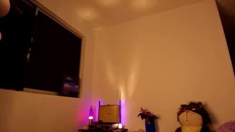 Snapshot of violettastars chatting on September 26, 2025, 4:27 am Violetta....Follow me in Twitter... online show from September 26, 2025, 4:27 am