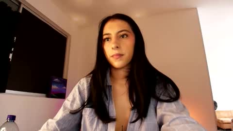 Snapshot of violettastars chatting on October 22, 2025, 11:21 am Violetta....Follow me in Twitter... online show from October 22, 2025, 11:21 am