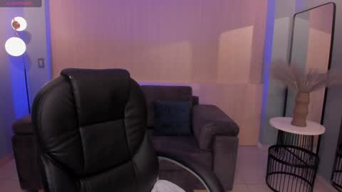 Violett Castel online show from February 2, 2025, 5:26 pm