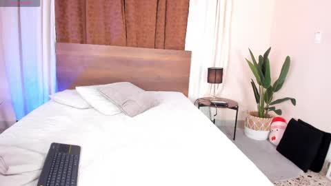 Violett online show from April 23, 2026, 5:52 am