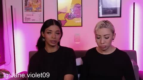 Snapshot of violettgrey_ chatting on October 12, 2025, 12:31 am Violet online show from October 12, 2025, 12:31 am