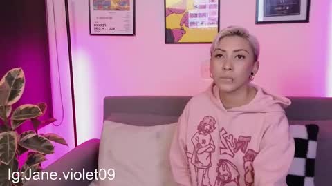 Snapshot of violettgrey_ chatting on October 14, 2025, 12:11 am Violet online show from October 14, 2025, 12:11 am