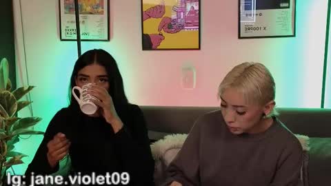 Violet online show from December 4, 2025, 1:48 am