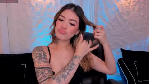 Snapshot of violetthansson chatting on October 18, 2025, 11:44 am Violett online show from October 18, 2025, 11:44 am