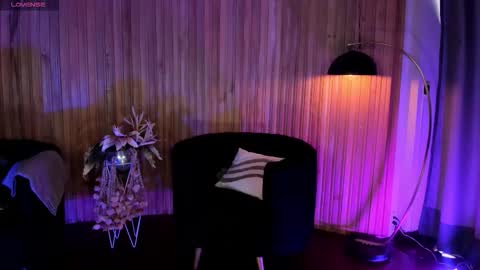 Violett  online show from November 11, 2025, 6:41 pm