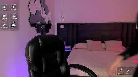 Violett  online show from February 3, 2026, 6:46 pm