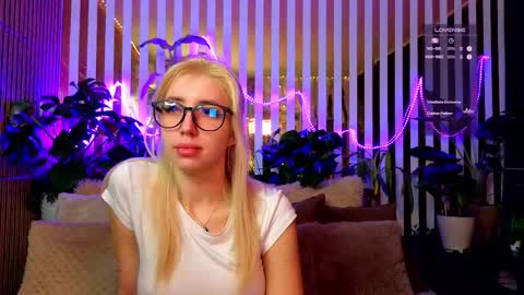 Violetta online show from December 16, 2025, 9:42 pm