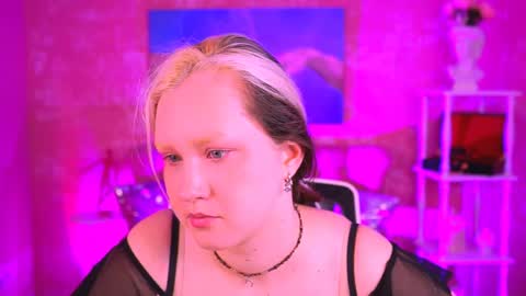 Snapshot of violettwoods chatting on June 9, 2026, 6:14 am Violett online show from June 9, 2026, 6:14 am