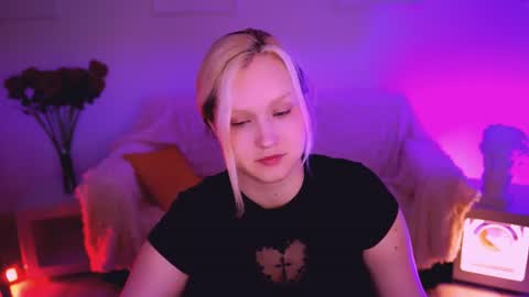 Snapshot of violettwoods chatting on June 23, 2026, 8:12 am Violett online show from June 23, 2026, 8:12 am