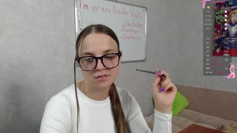 Violet online show from September 23, 2025, 6:33 pm