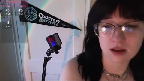 Violet Winter  indie sleaze goth girl next door online show from March 1, 2025, 3:38 pm