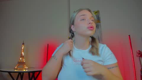 Snapshot of viollasinzz chatting on December 25, 2024, 5:16 am Violla online show from December 25, 2024, 5:16 am