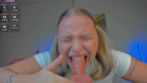 Snapshot of viollasinzz chatting on January 11, 2025, 6:56 am Violla online show from January 11, 2025, 6:56 am