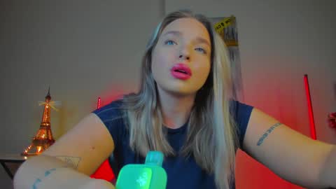 Snapshot of viollasinzz chatting on February 8, 2025, 3:41 am Violla online show from February 8, 2025, 3:41 am