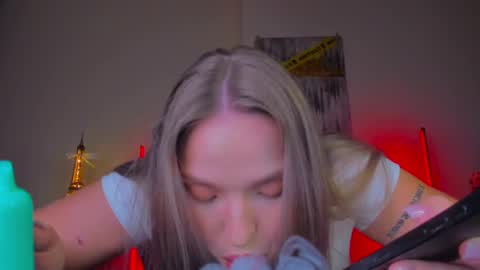 Snapshot of viollasinzz chatting on February 26, 2025, 3:41 pm Violla online show from February 26, 2025, 3:41 pm