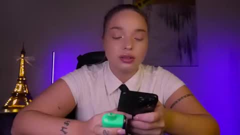 Snapshot of viollasinzz chatting on March 2, 2025, 12:54 pm Violla online show from March 2, 2025, 12:54 pm