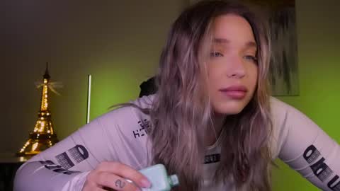 Snapshot of viollasinzz chatting on March 6, 2025, 9:14 am Violla online show from March 6, 2025, 9:14 am