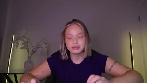 Snapshot of viollasinzz chatting on September 21, 2025, 10:06 am Violla online show from September 21, 2025, 10:06 am