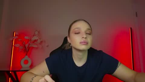 Violla online show from December 17, 2025, 5:35 am