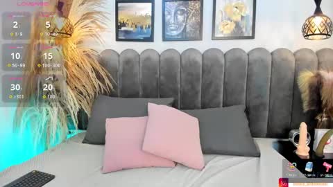 VIOLLET online show from October 10, 2025, 9:14 pm