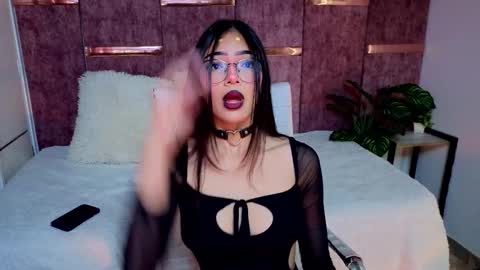 viollettebylyly online show from October 10, 2025, 12:15 pm