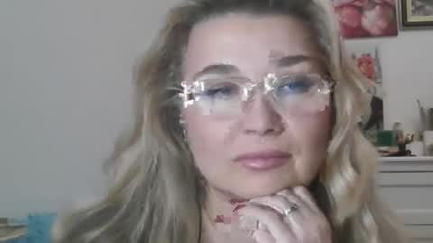 Vionerra online show from November 22, 2025, 3:33 pm