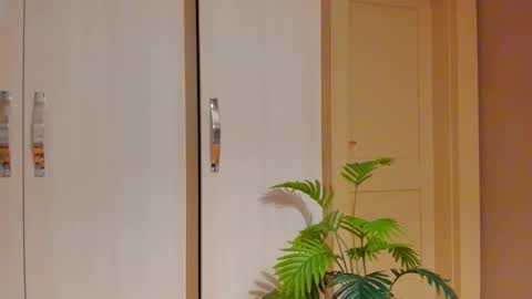 viraglow online show from November 17, 2025, 4:46 pm