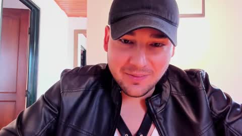 Snapshot of vito_ferrero chatting on January 14, 2025, 2:43 pm Vito Ferrer online show from January 14, 2025, 2:43 pm