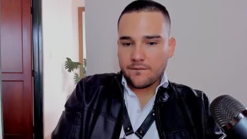 Snapshot of vito_ferrero chatting on January 15, 2025, 3:50 pm Vito Ferrer online show from January 15, 2025, 3:50 pm