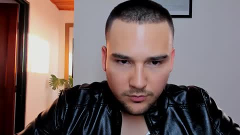 Snapshot of vito_ferrero chatting on January 15, 2025, 10:24 pm Vito Ferrer online show from January 15, 2025, 10:24 pm