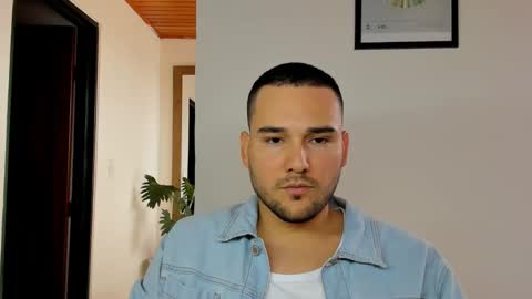 Snapshot of vito_ferrero chatting on January 16, 2025, 4:50 pm Vito Ferrer online show from January 16, 2025, 4:50 pm