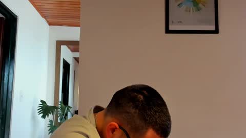 Snapshot of vito_ferrero chatting on January 17, 2025, 3:53 pm Vito Ferrer online show from January 17, 2025, 3:53 pm