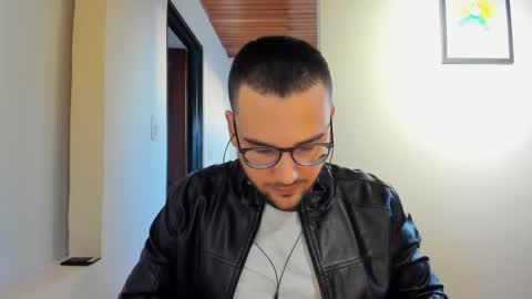 Snapshot of vito_ferrero chatting on January 19, 2025, 10:49 pm Vito Ferrer online show from January 19, 2025, 10:49 pm