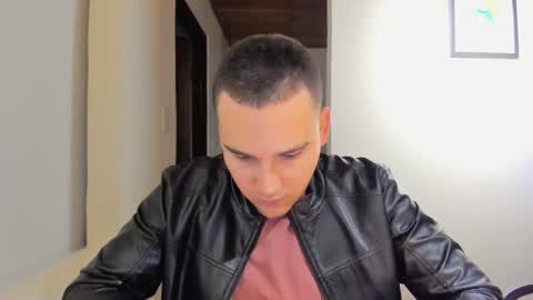 Snapshot of vito_ferrero chatting on January 20, 2025, 11:32 pm Vito Ferrer online show from January 20, 2025, 11:32 pm